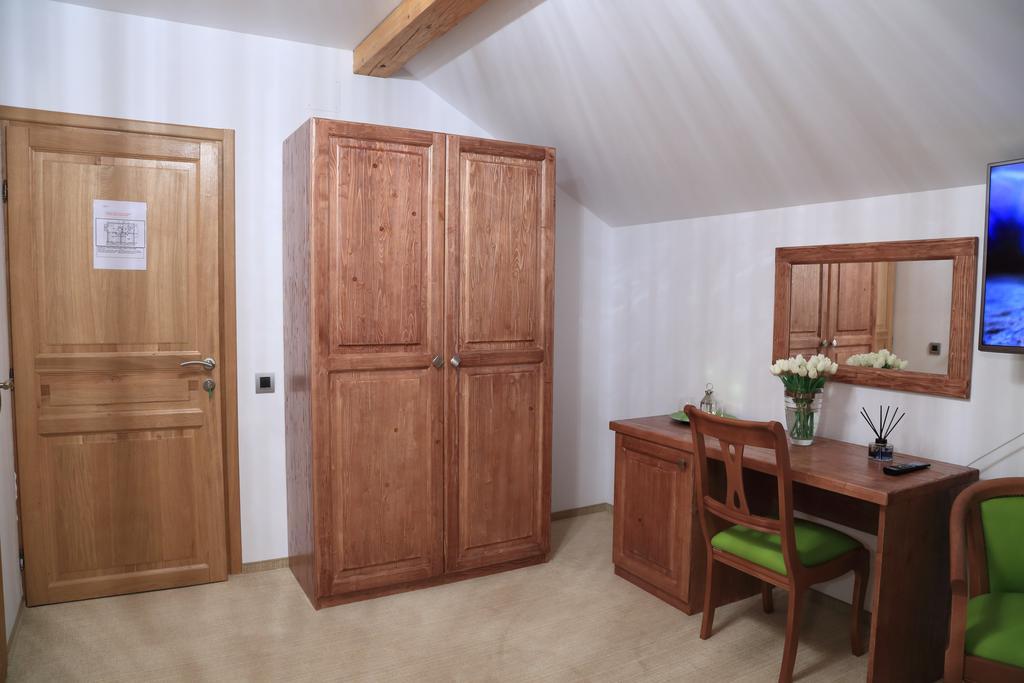 Hotel La Monitori Sinaia Pokoj fotografie
