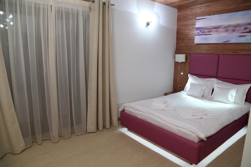 Hotel La Monitori Sinaia Pokoj fotografie